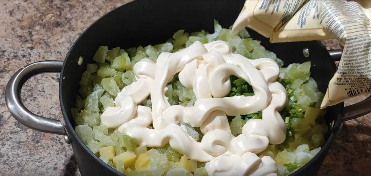 Okroshka au bouillon de poulet - Étape 9