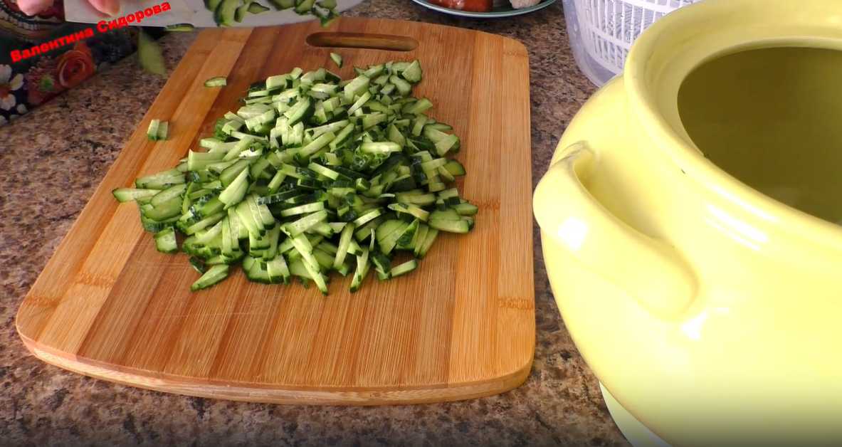 Okroshka sans pommes de terre ni kéfir - Étape 4