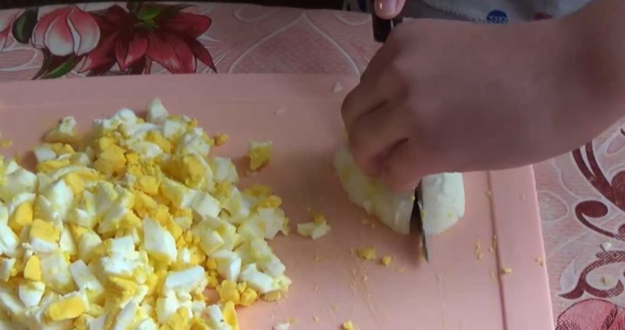 Okroshka aux betteraves et au kéfir - Étape 4