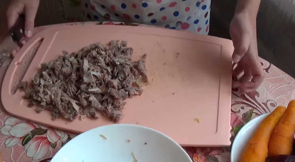 Okroshka aux betteraves et au kéfir - Étape 3