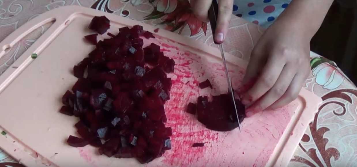 Okroshka aux betteraves et au kéfir - Étape 7