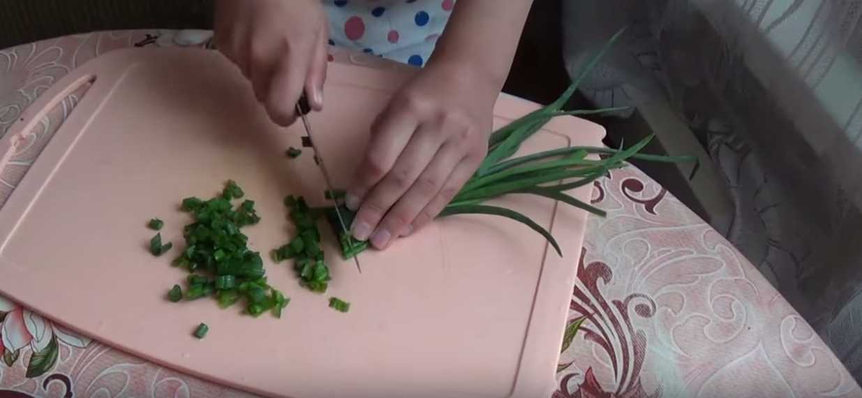 Okroshka aux betteraves et au kéfir - Étape 8