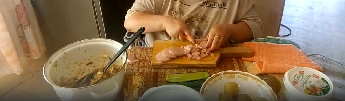 Okroshka aux sprats en sauce tomate et kvas - Étape 5