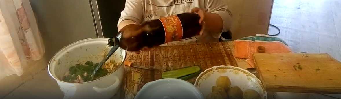 Okroshka aux sprats en sauce tomate et kvas - Étape 7