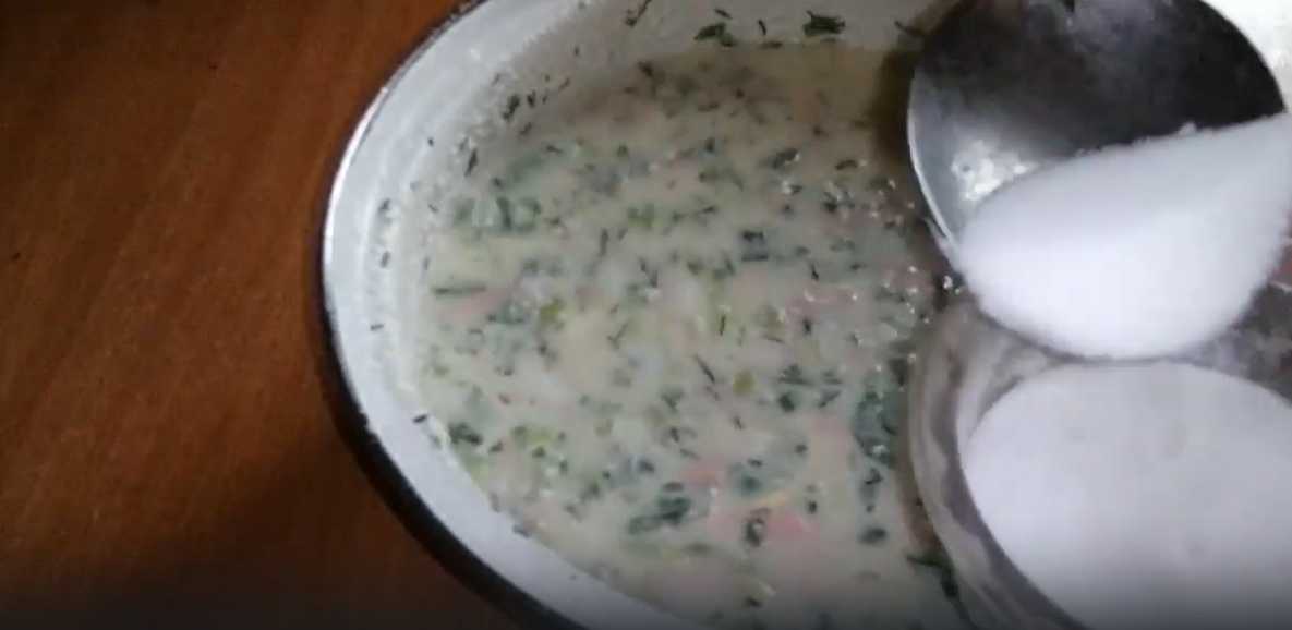 Okroshka à la crème fraîche et à l'eau citronnée - Étape 7