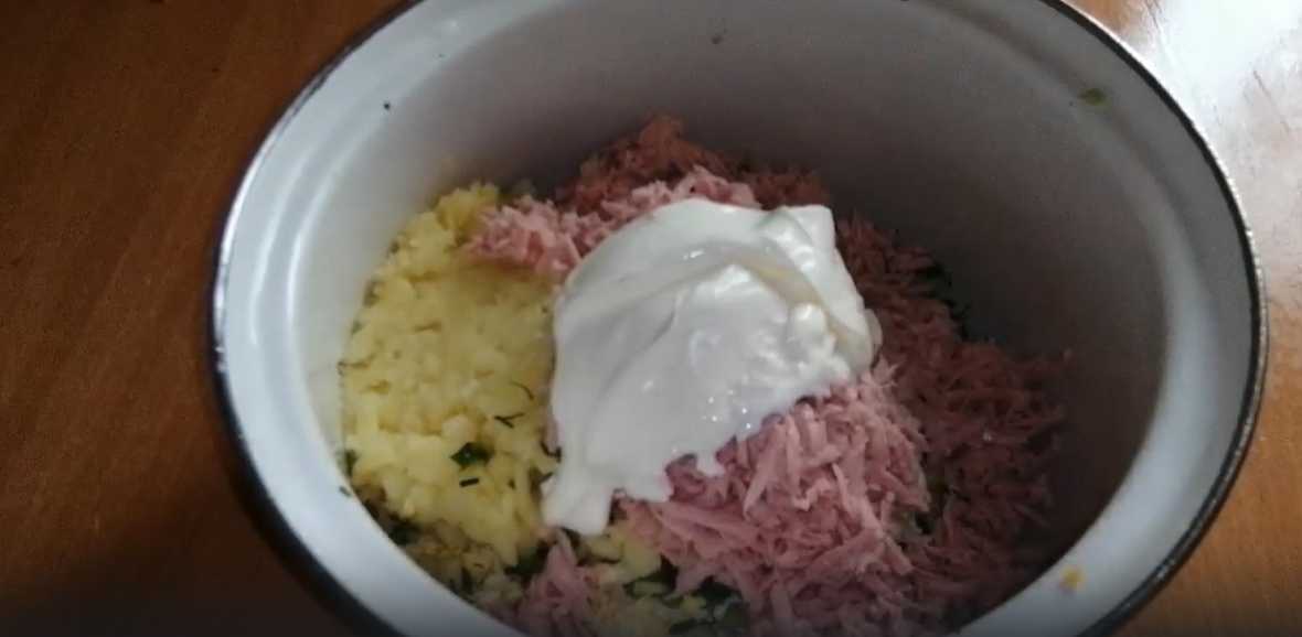 Okroshka à la crème fraîche et à l'eau citronnée - Étape 5