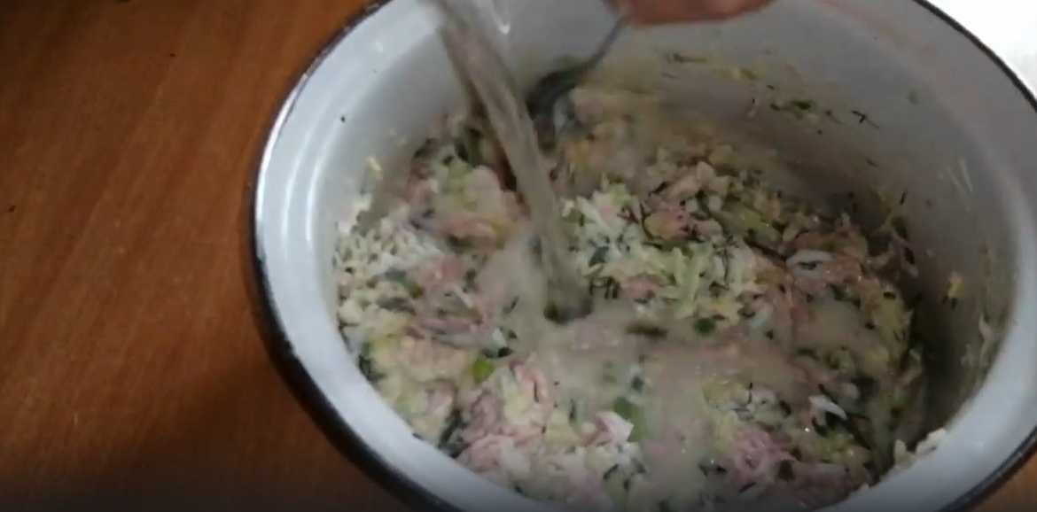 Okroshka à la crème fraîche et à l'eau citronnée - Étape 6