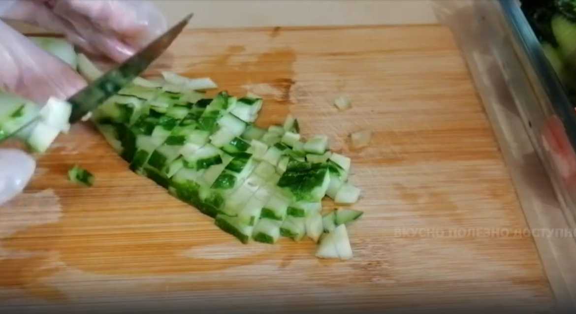 Okroshka avec saucisse sur un pain grillé - Étape 4