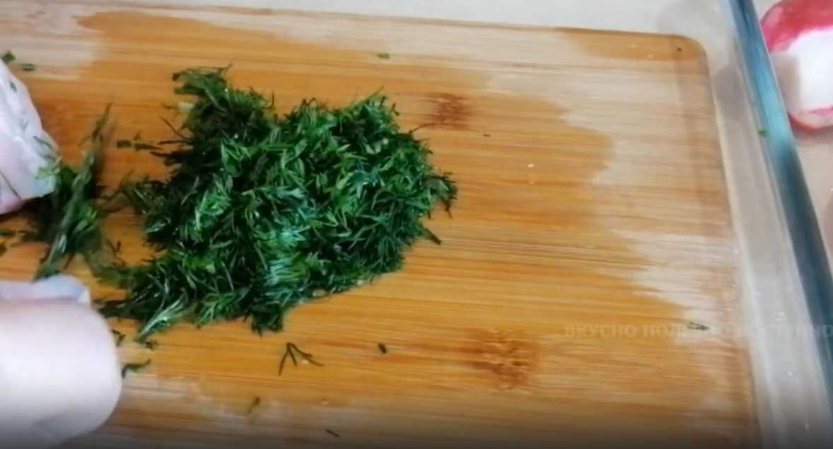 Okroshka avec saucisse sur un pain grillé - Étape 3