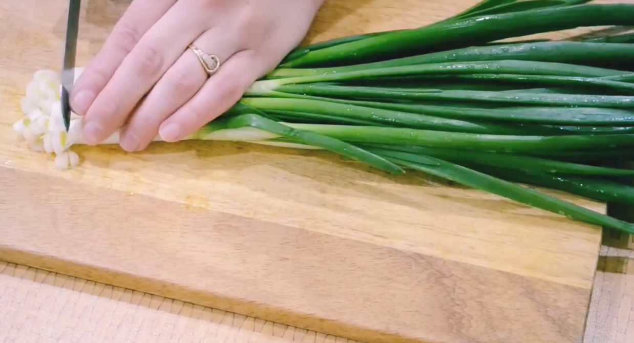 Okroshka avec saucisse, kéfir et eau minérale - Étape 2