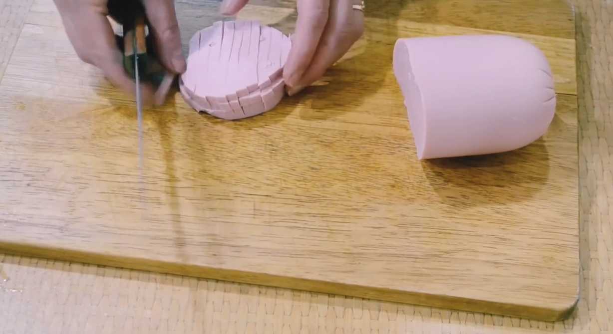 Okroshka avec saucisse, kéfir et eau minérale - Étape 4