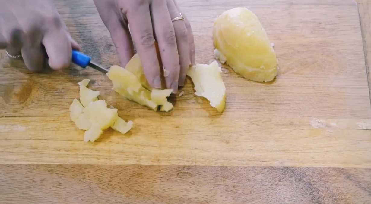 Okroshka avec saucisse, kéfir et eau minérale - Étape 8