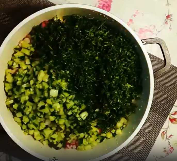 Okroshka à la saucisse, à la mayonnaise et au vinaigre - Étape 3