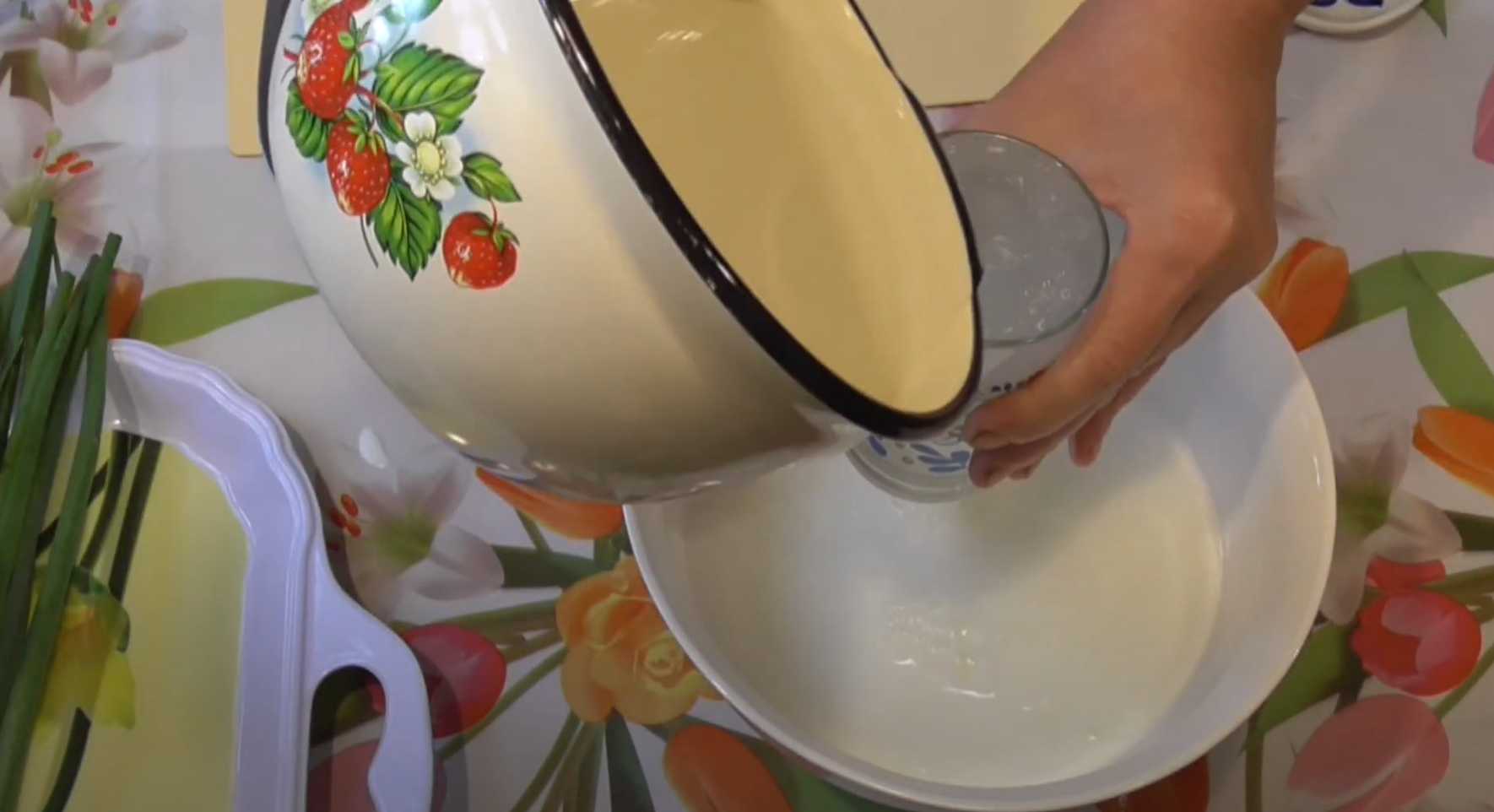 Okroshka aux radis et au kéfir - Étape 2