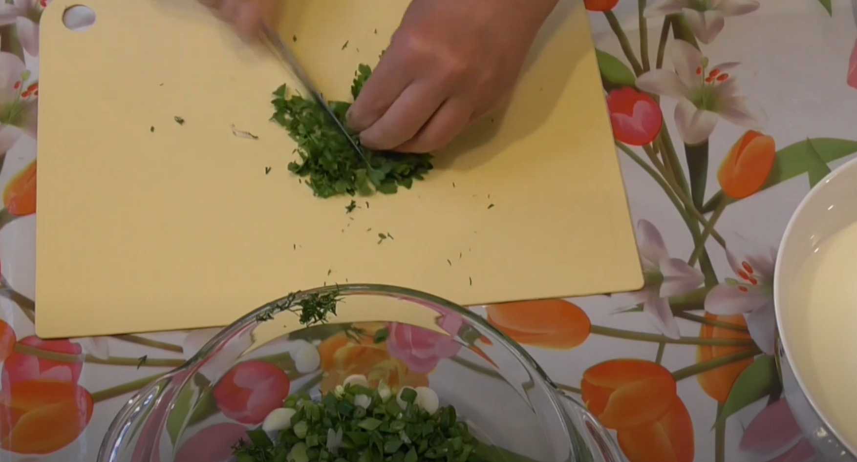 Okroshka aux radis et au kéfir - Étape 4