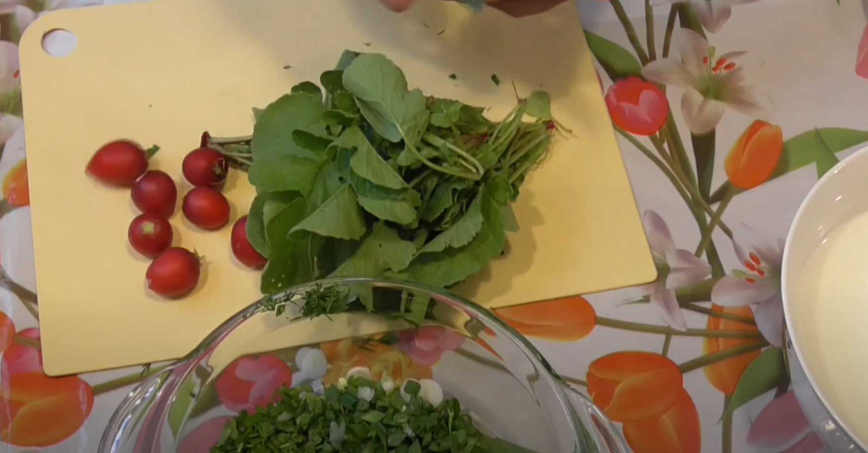 Okroshka aux radis et au kéfir - Étape 5