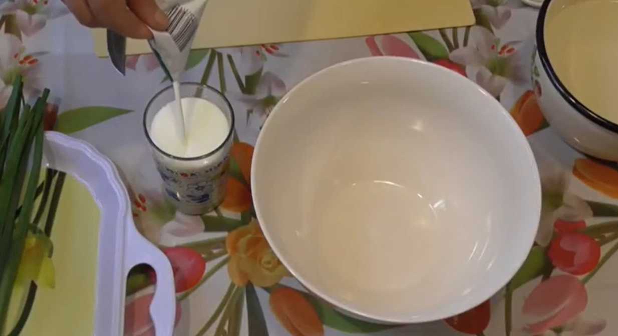 Okroshka aux radis et au kéfir - Étape 1