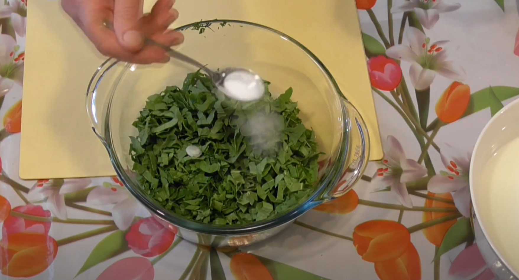 Okroshka aux radis et au kéfir - Étape 6