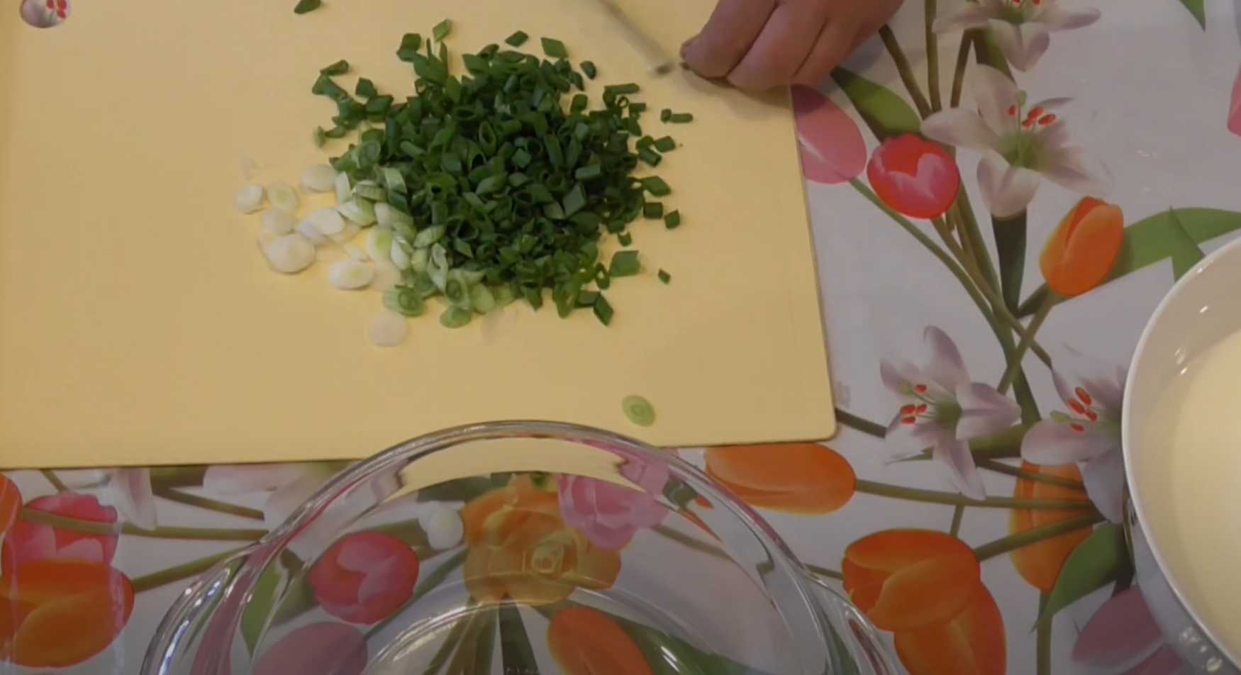 Okroshka aux radis et au kéfir - Étape 3