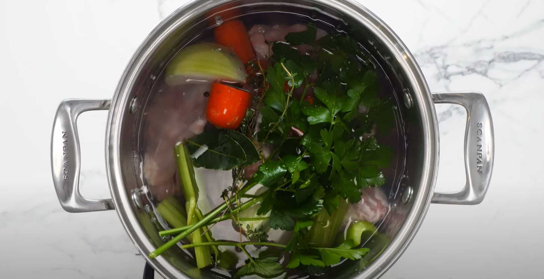 Bouillon de poulet maison aux légumes - Étape 4