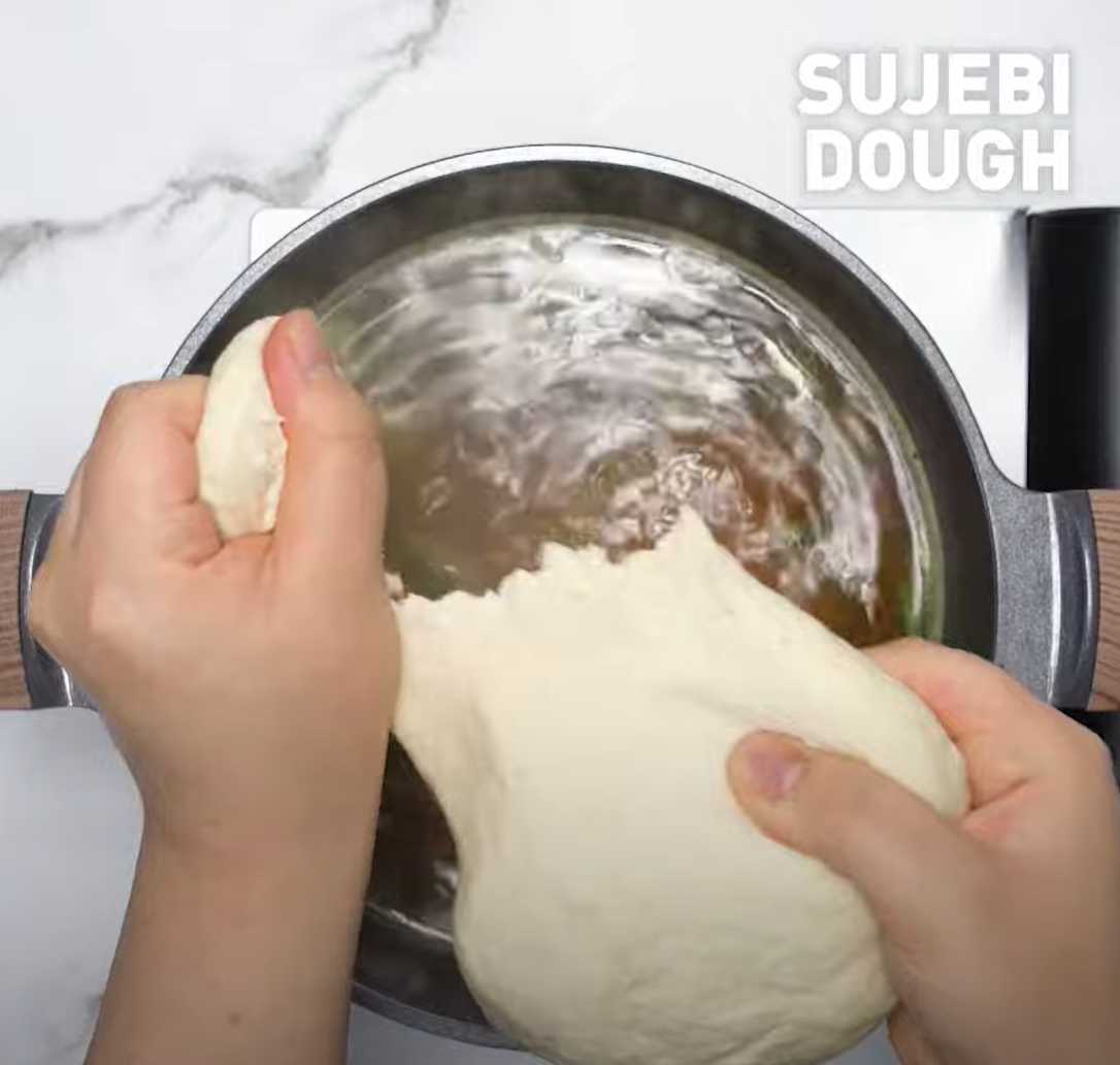 Soupe de nouilles Sujebi maison - Étape 9