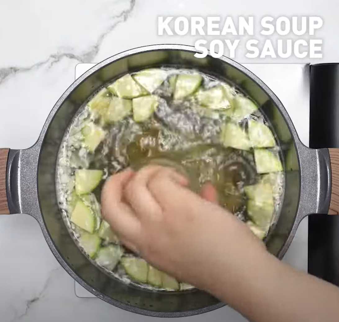 Soupe de nouilles Sujebi maison - Étape 7