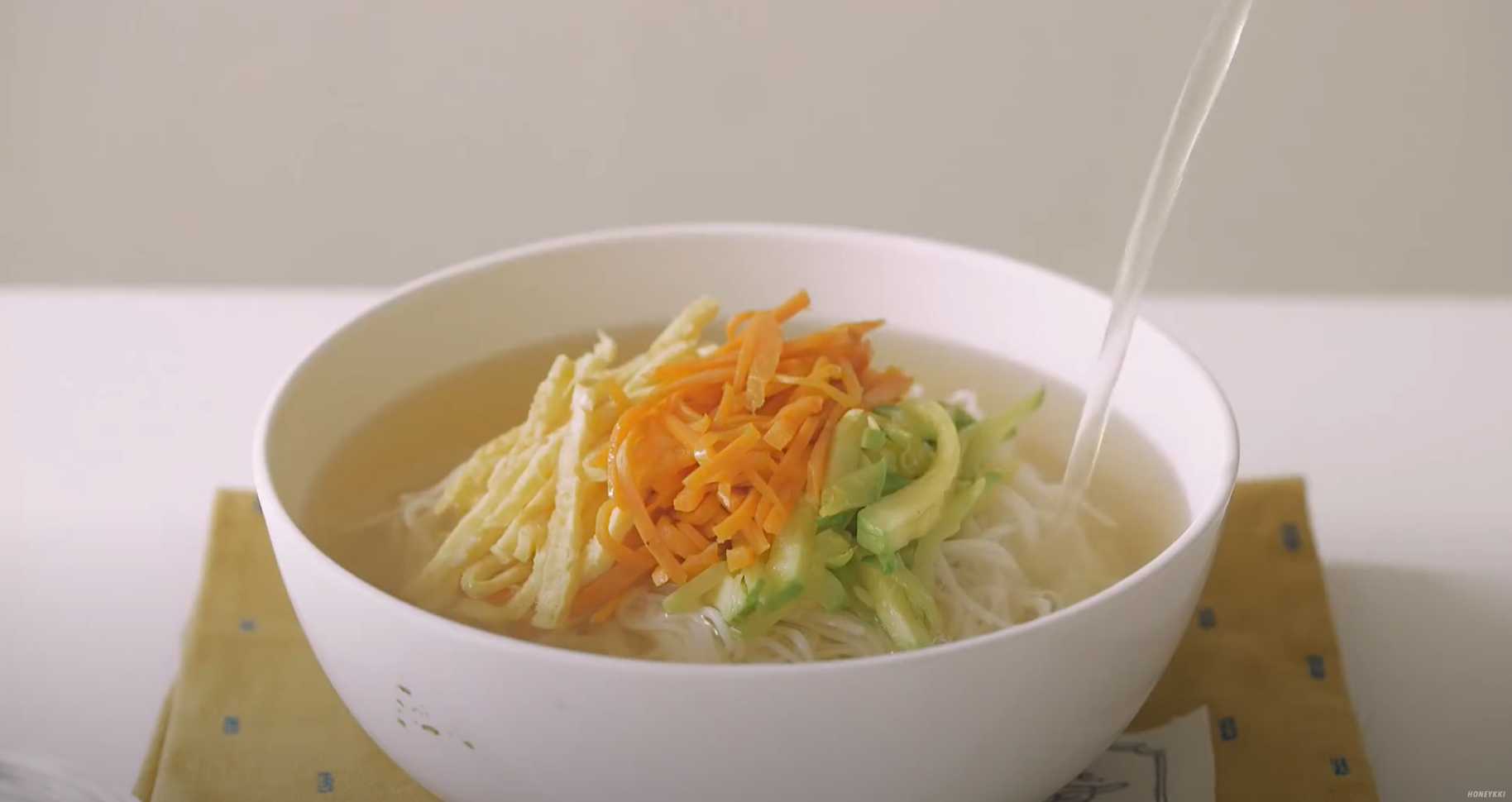 Soupe de nouilles Janchi Guksu – Étape 12