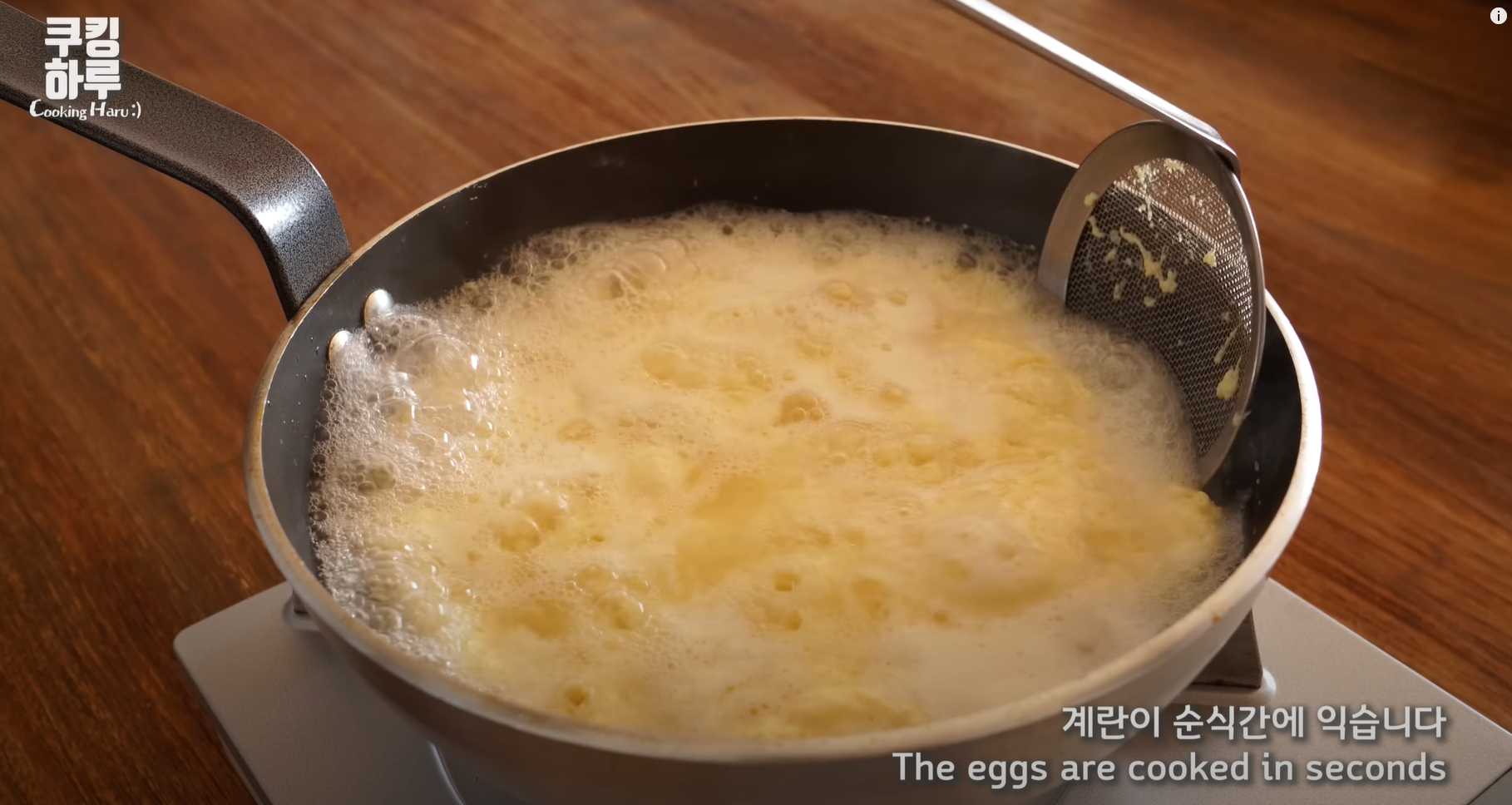 Omelette bouillie au fromage et aux oignons - Étape 9