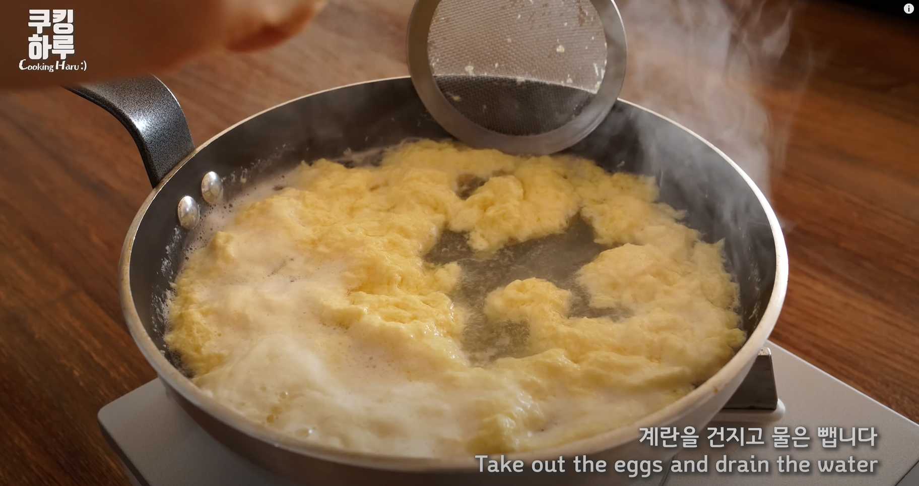 Omelette bouillie au fromage et aux oignons - Étape 7