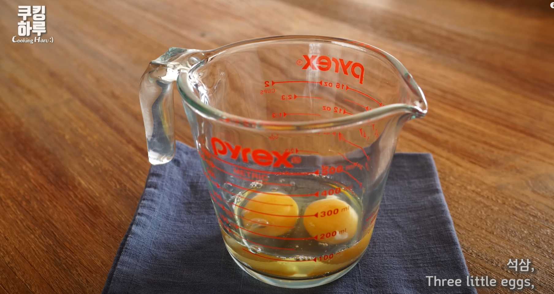 Omelette bouillie au fromage et aux oignons - Étape 2