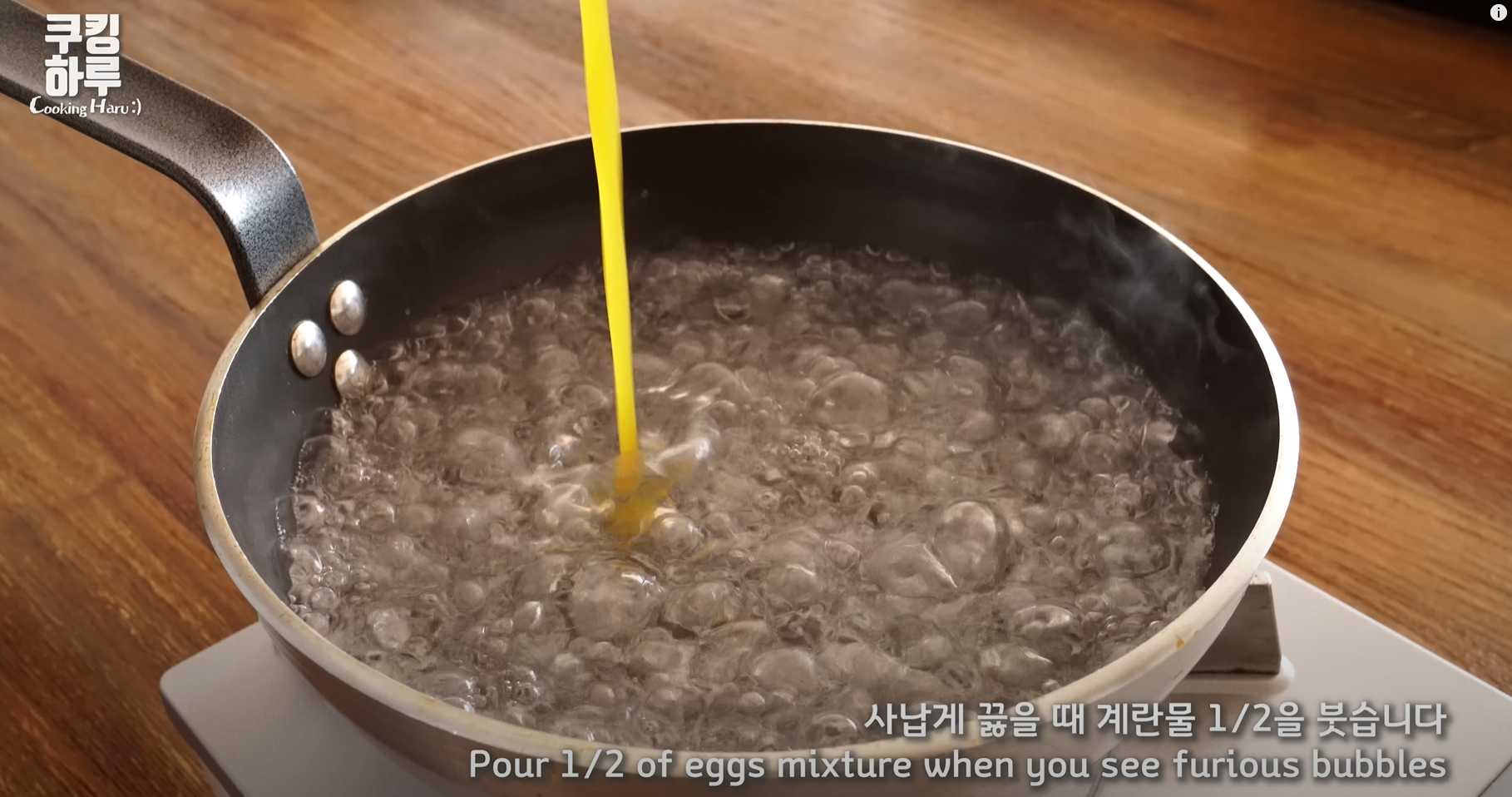 Omelette bouillie au fromage et aux oignons - Étape 6