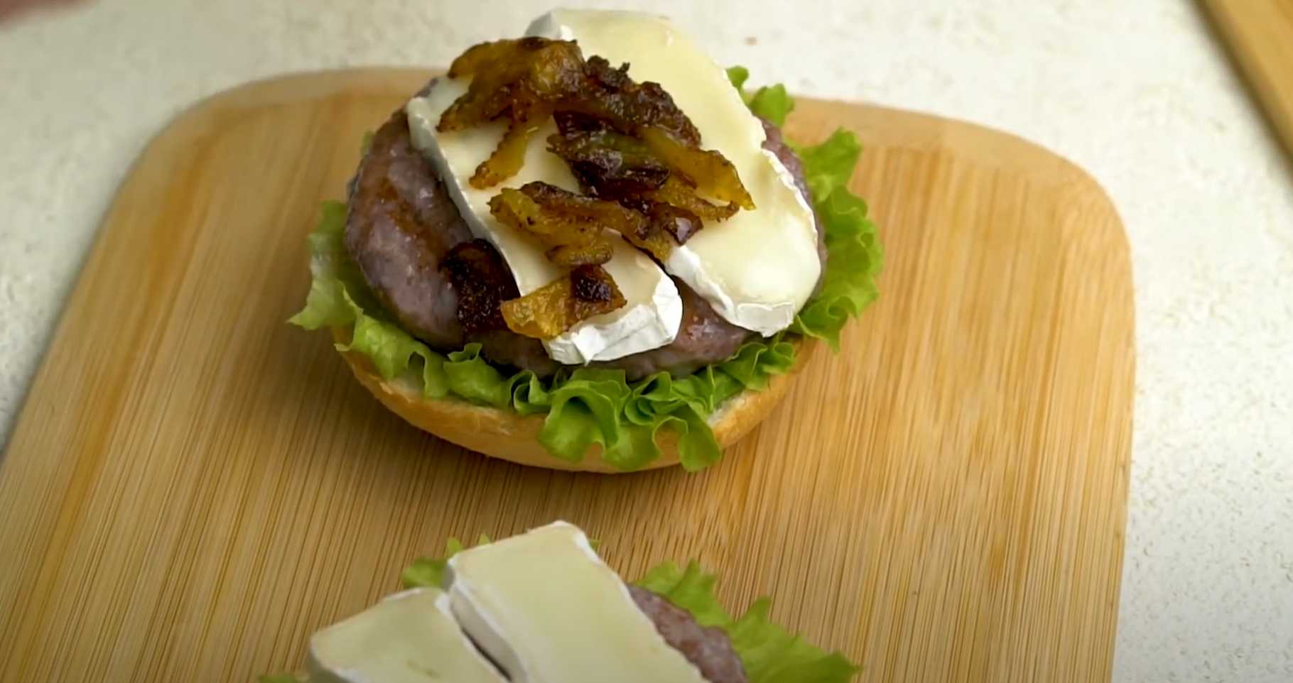 Burgers de veau à la confiture d'oignons et au camembert - Étape 12