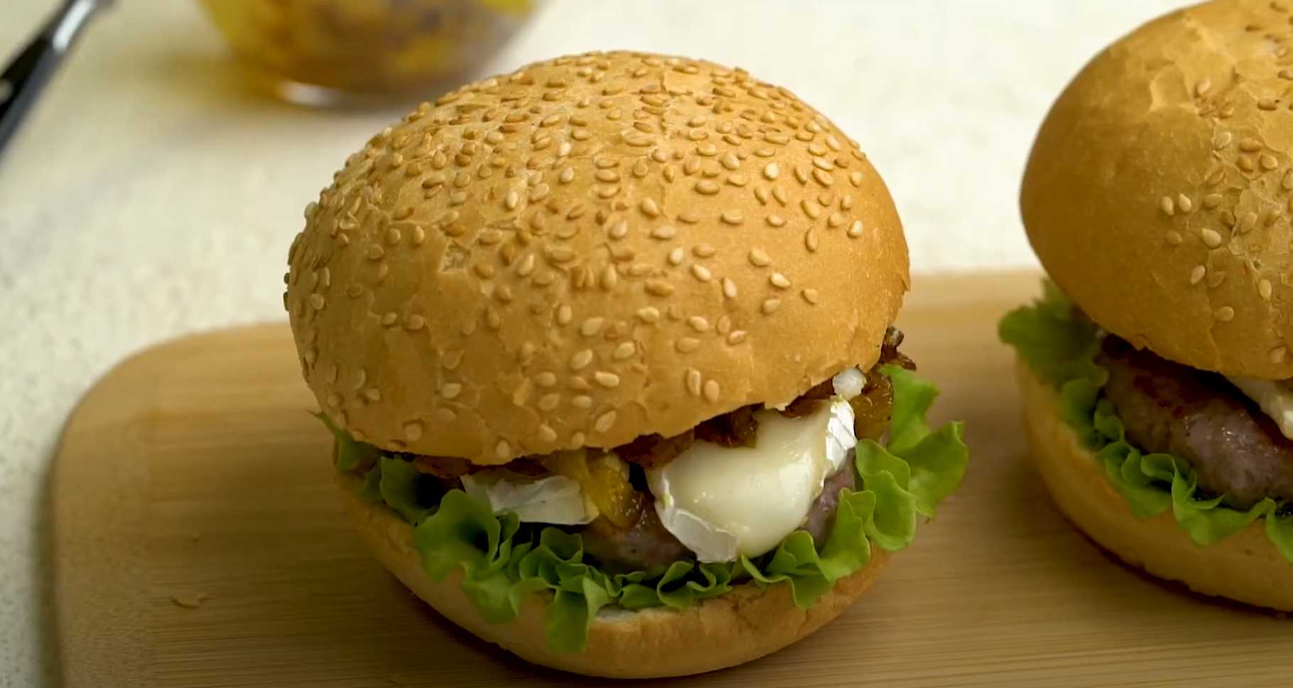 Burgers de veau à la confiture d'oignons et au camembert - Étape 13
