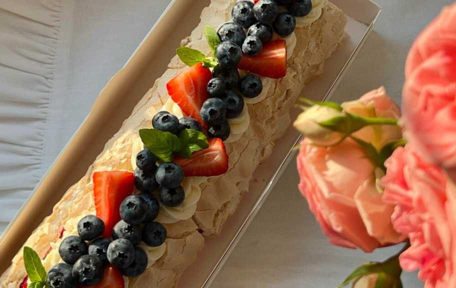 Recette : Roulé meringué aux fruits rouges