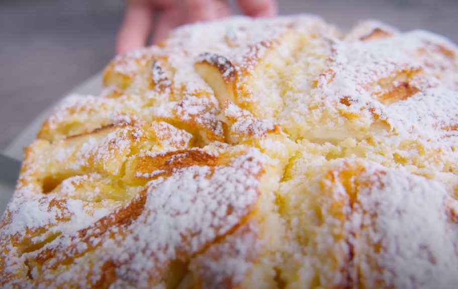 Recette : Charlotte au fromage blanc et aux pommes au four