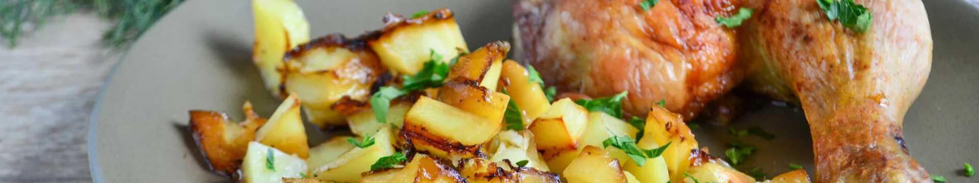 Cuisses de poulet avec pommes de terre et carottes