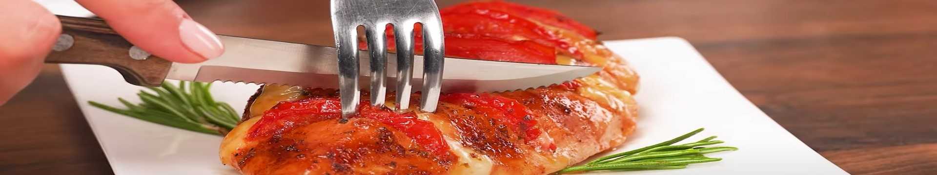 Poitrine de poulet aux tomates, au fromage et aux pommes de terre