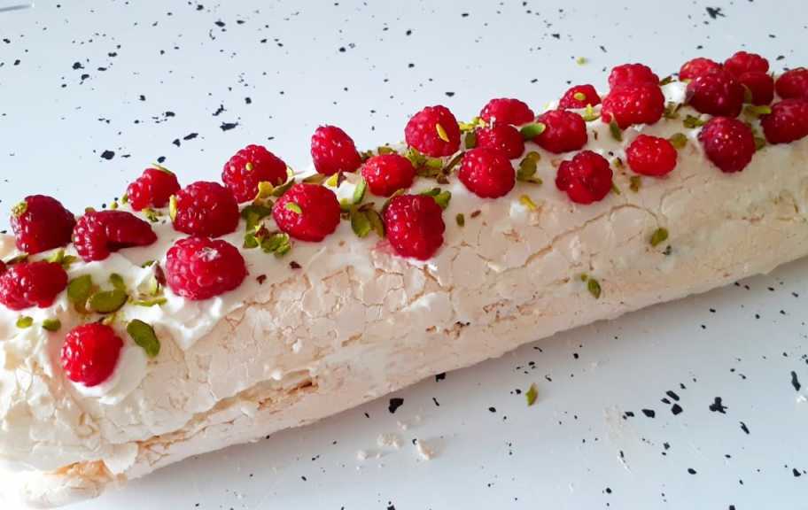 Recette : Roulé meringué à la pâte de pistache et aux baies