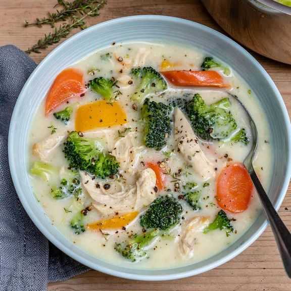 Recette : Soupe crémeuse au poulet et aux légumes