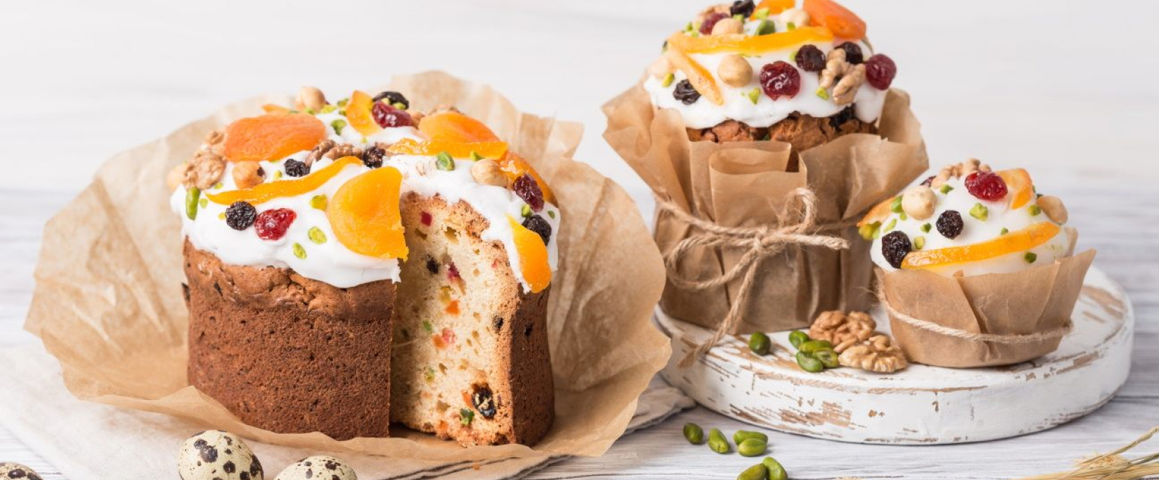 Le gâteau de Pâques est sur la table