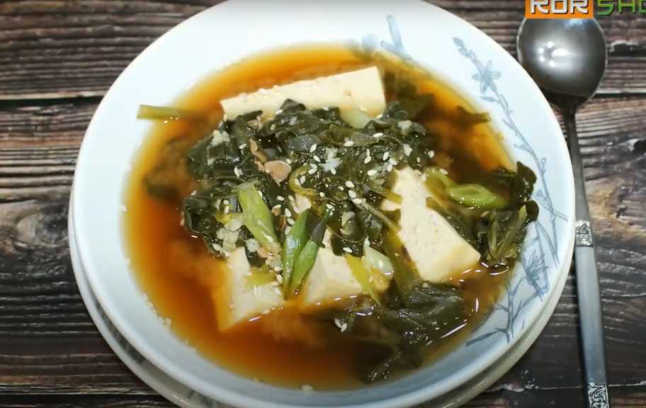 Recette : Soupe aux épinards et au tofu