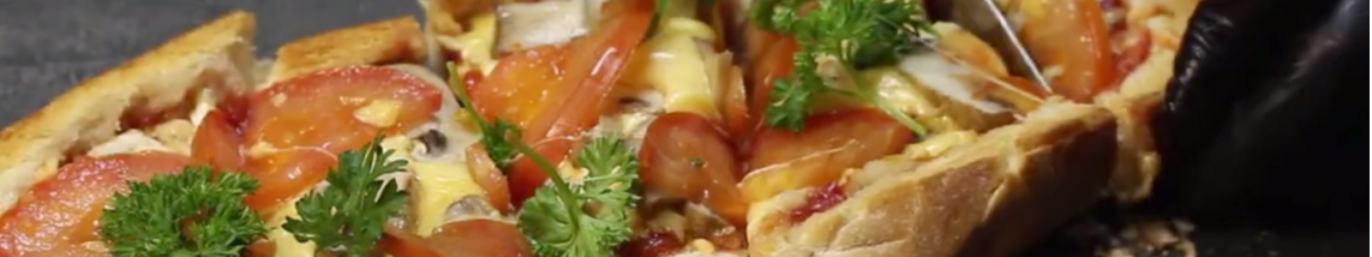 Mini pizza sur un pain au four