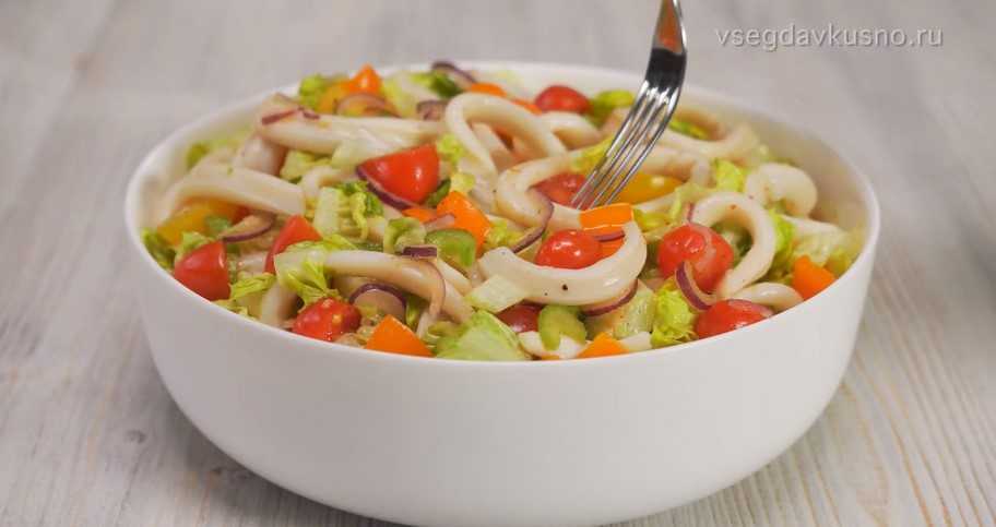Recette : Salade tiède de calamars et de légumes avec une sauce épicée