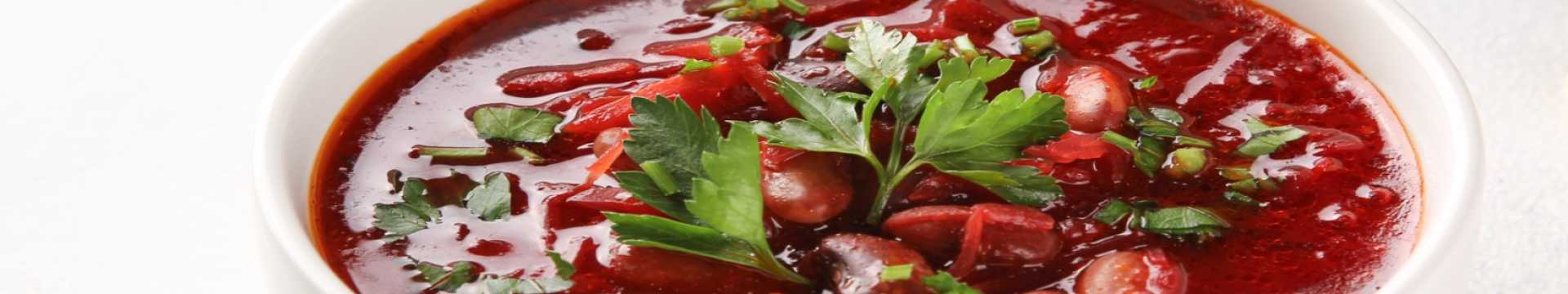 bortsch traditionnel au bœuf et aux haricots