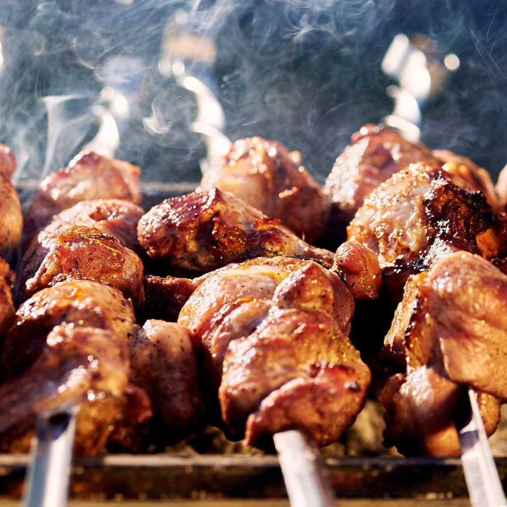 Article : Grillades au barbecue – Les secrets d’un délicieux shish kebab pour débutants