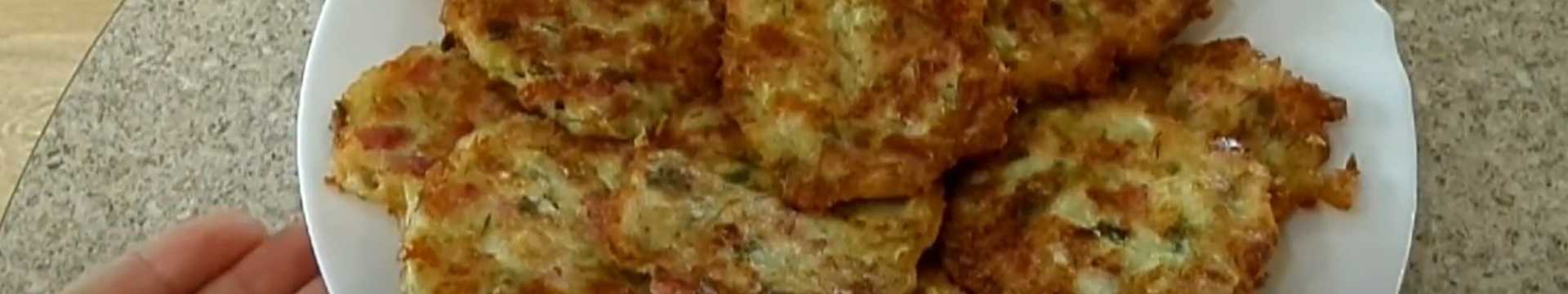 Crêpes de courgettes avec saucisse et fromage