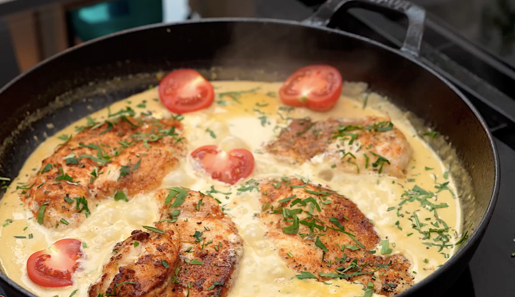 Image du plat : Poulet croustillant dans une sauce crémeuse à l’ail et au parmesan