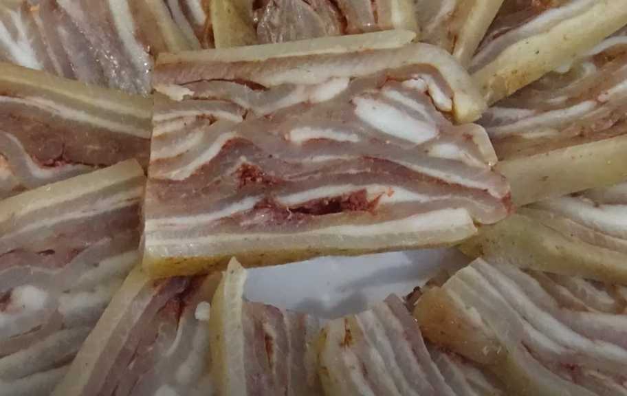 Recette : Apéritif de couenne de porc « Personnage masculin »