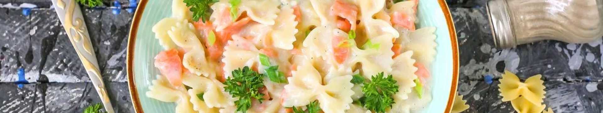 Pâtes au saumon dans une sauce crémeuse