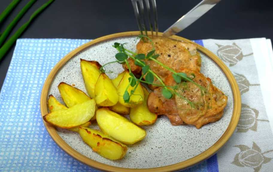 Recette : Cuisses de poulet mijotées au thé avec pommes de terre au four